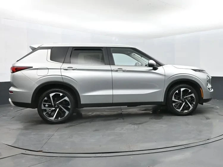 2024 Mitsubishi Outlander - Image 4 of 12