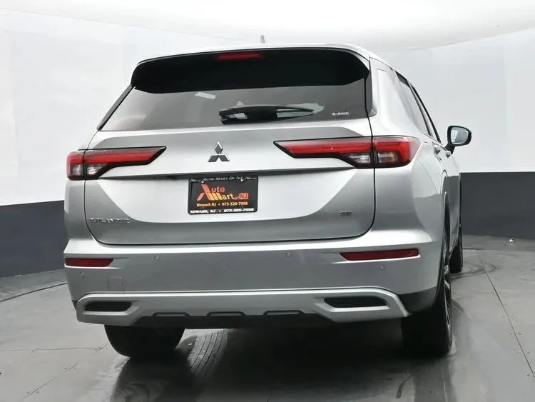 2024 Mitsubishi Outlander - Image 8 of 12