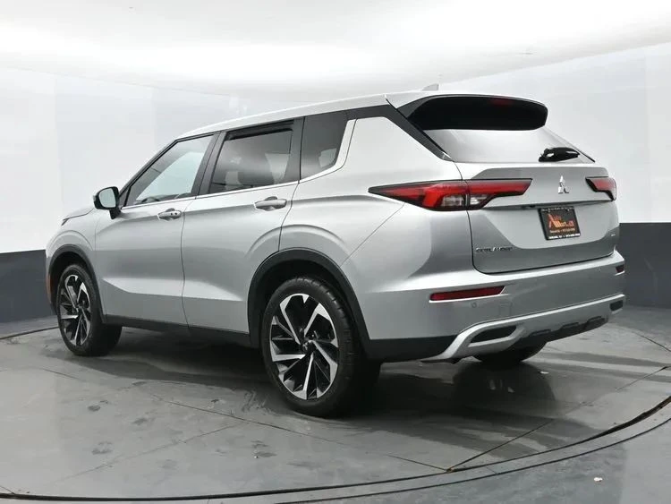 2024 Mitsubishi Outlander - Image 9 of 12