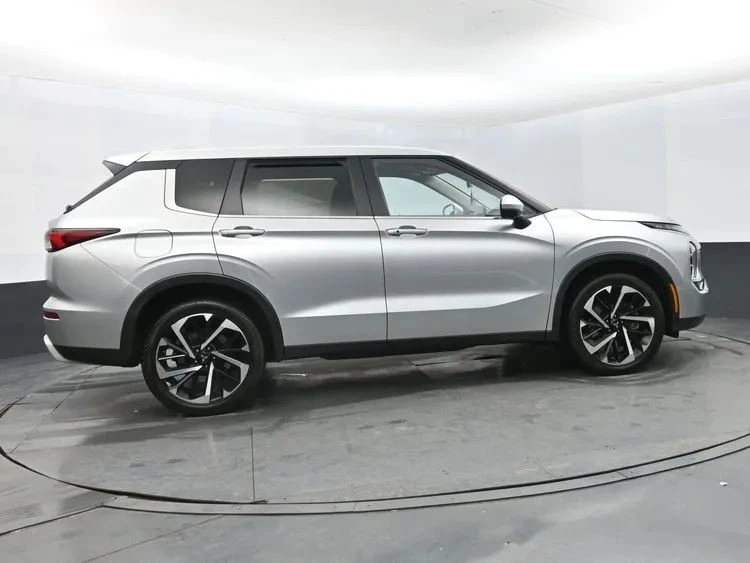 2024 Mitsubishi Outlander - Image 4 of 12