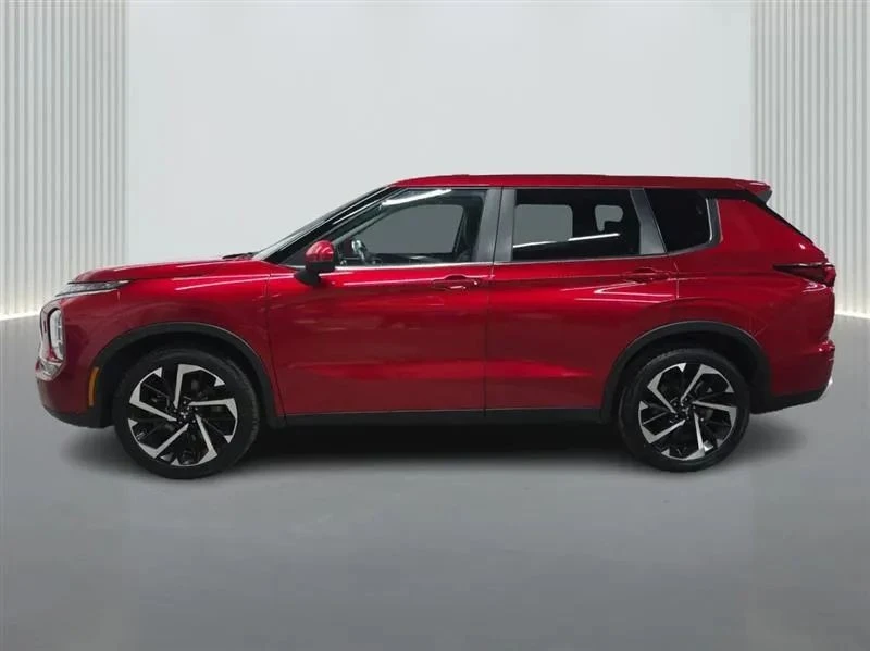 2024 Mitsubishi Outlander - Image 2 of 12
