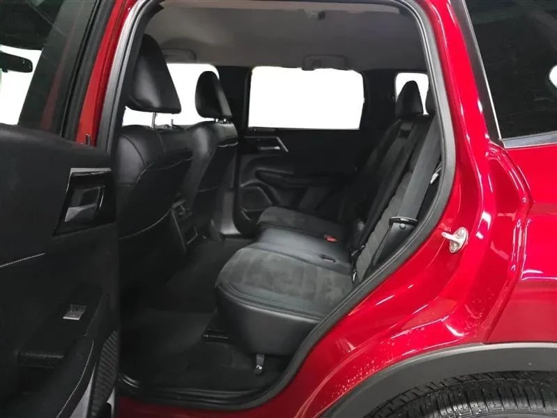 2024 Mitsubishi Outlander - Image 10 of 12