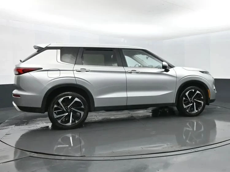 2024 Mitsubishi Outlander - Image 4 of 12