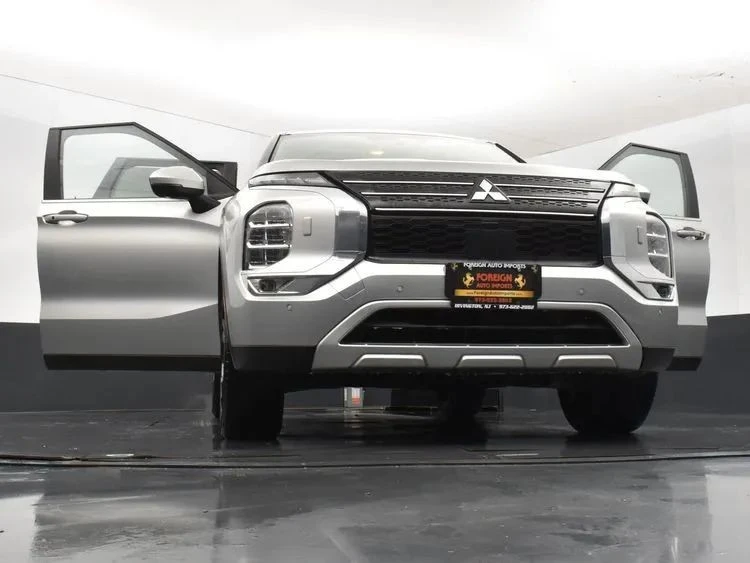 2024 Mitsubishi Outlander - Image 11 of 12