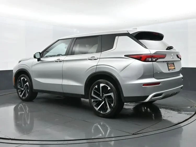 2024 Mitsubishi Outlander - Image 9 of 12
