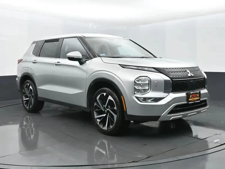 2024 Mitsubishi Outlander - Image 2 of 12