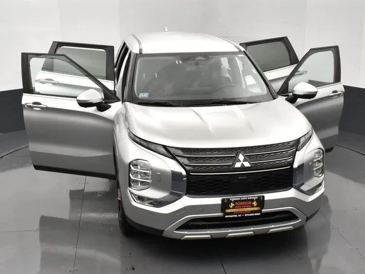 2024 Mitsubishi Outlander - Image 10 of 12