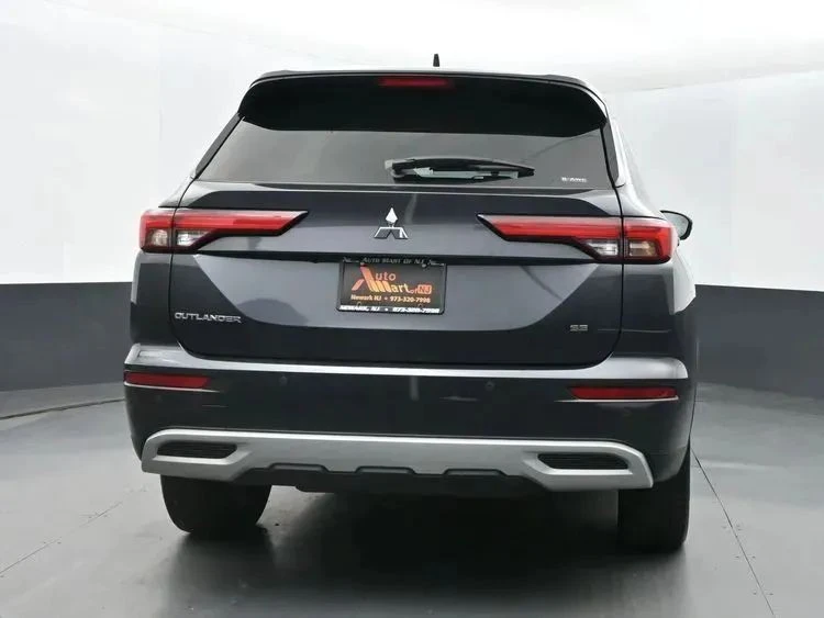 2024 Mitsubishi Outlander - Image 8 of 12