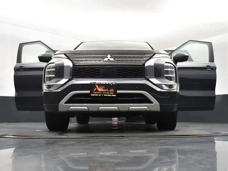 2024 Mitsubishi Outlander - Image 11 of 12