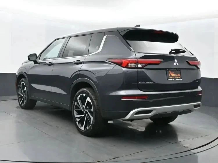 2024 Mitsubishi Outlander - Image 9 of 12