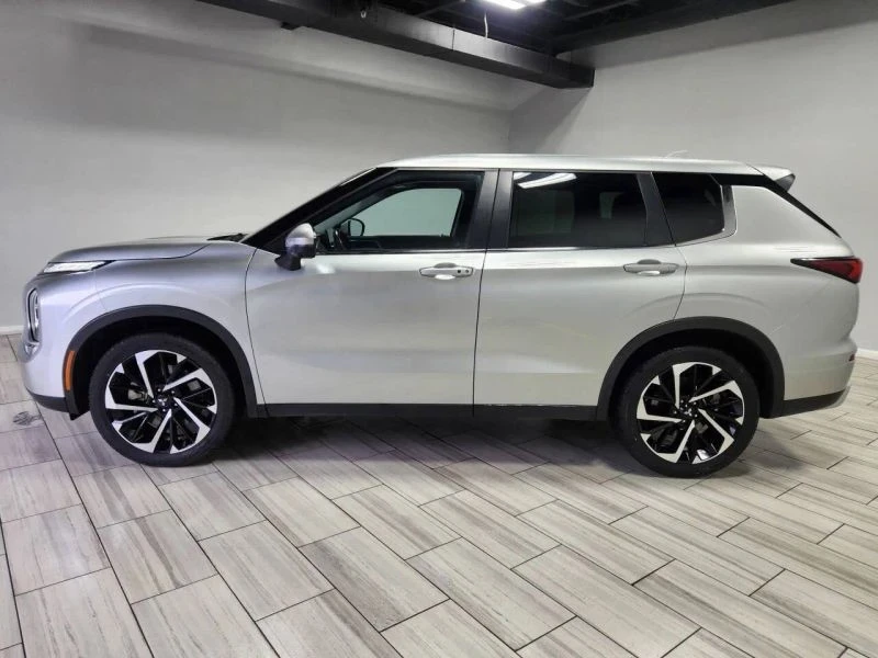 2024 Mitsubishi Outlander - Image 2 of 12