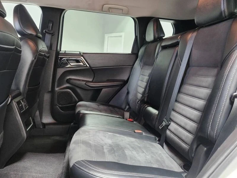 2024 Mitsubishi Outlander - Image 12 of 12
