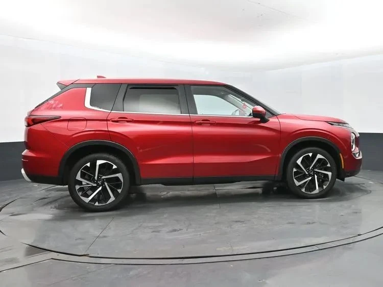 2024 Mitsubishi Outlander - Image 4 of 12