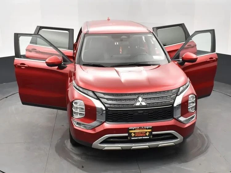 2024 Mitsubishi Outlander - Image 10 of 12