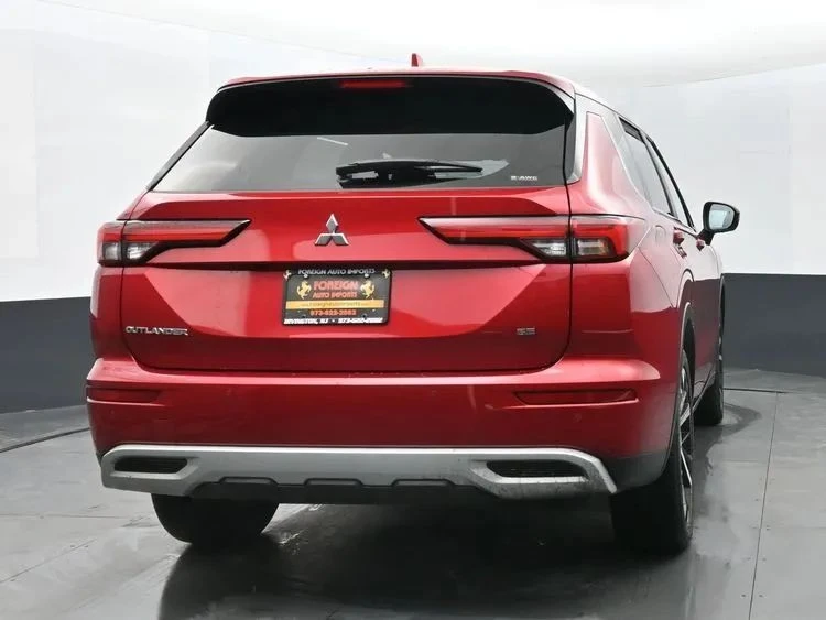 2024 Mitsubishi Outlander - Image 8 of 12