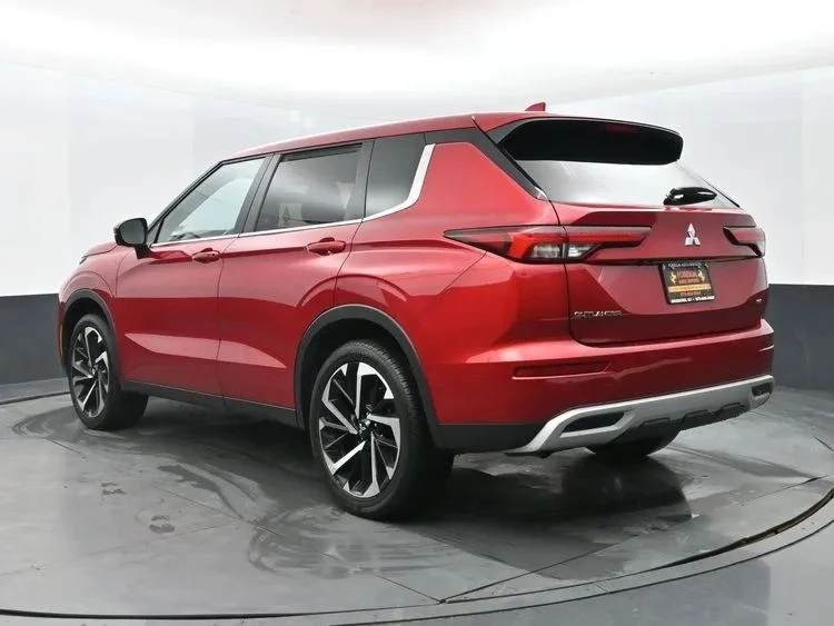 2024 Mitsubishi Outlander - Image 9 of 12