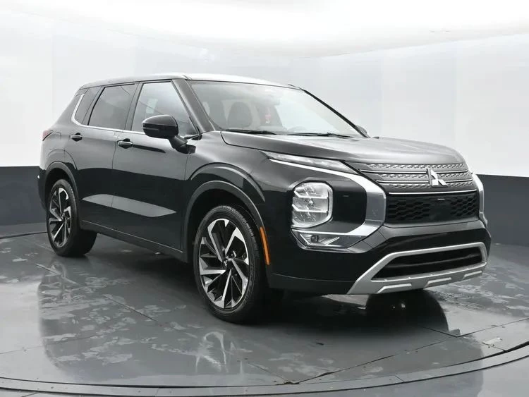 2024 Mitsubishi Outlander - Image 2 of 12