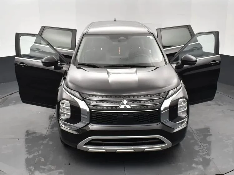 2024 Mitsubishi Outlander - Image 10 of 12