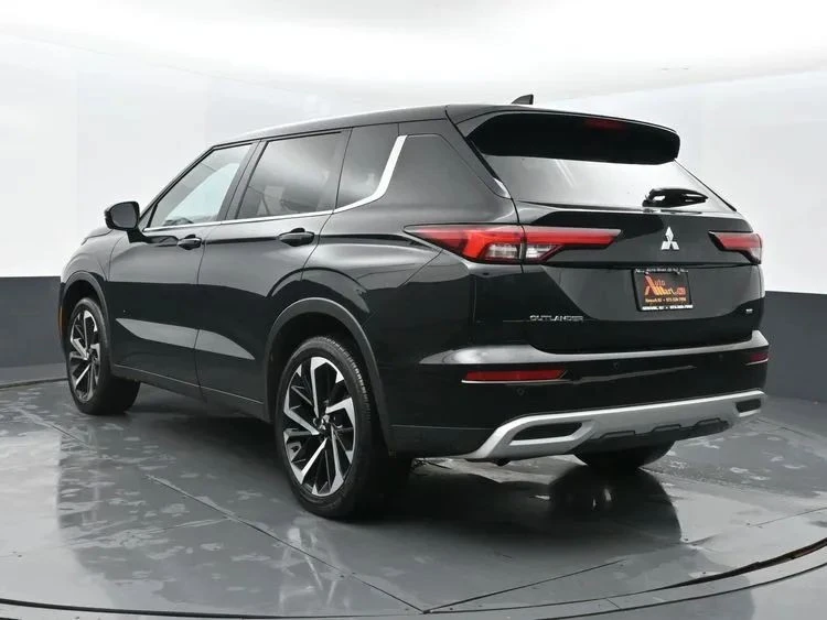 2024 Mitsubishi Outlander - Image 9 of 12