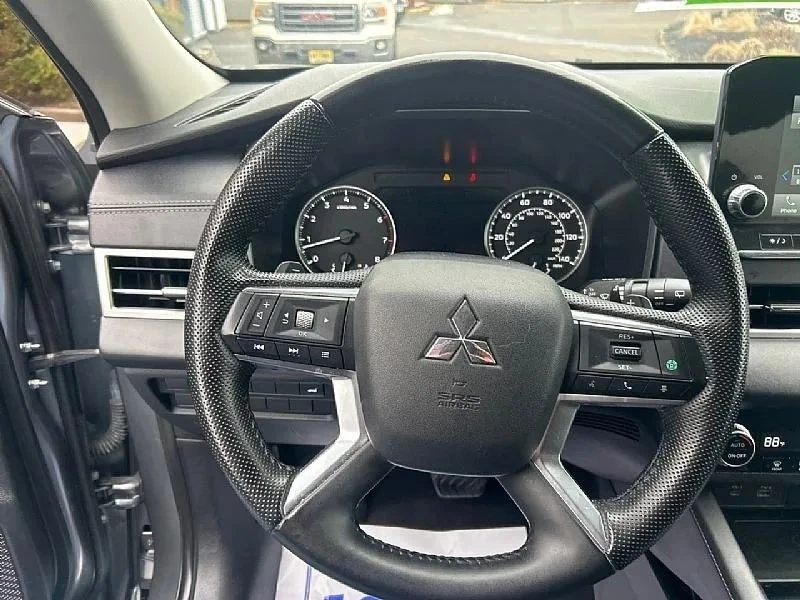 2024 Mitsubishi Outlander - Image 7 of 12