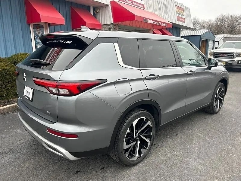2024 Mitsubishi Outlander - Image 4 of 12