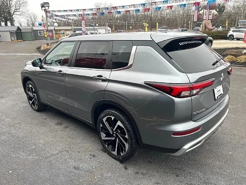 2024 Mitsubishi Outlander - Image 3 of 12