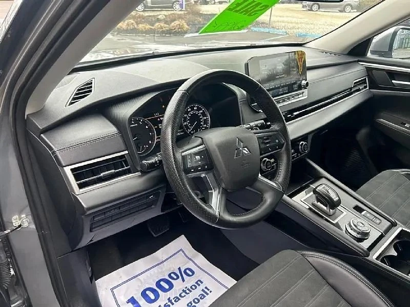 2024 Mitsubishi Outlander - Image 6 of 12
