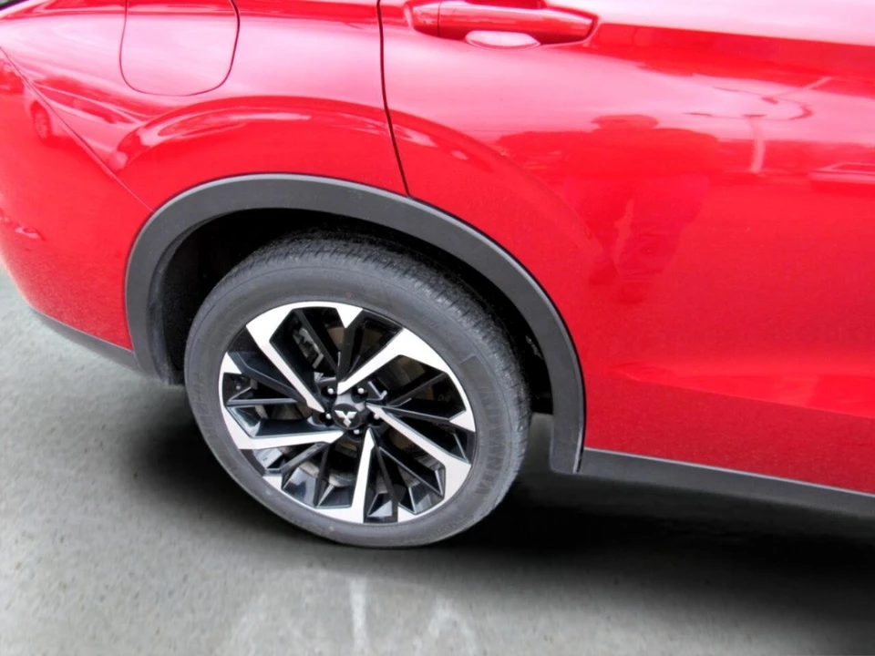 2024 Mitsubishi Outlander - Image 4 of 12