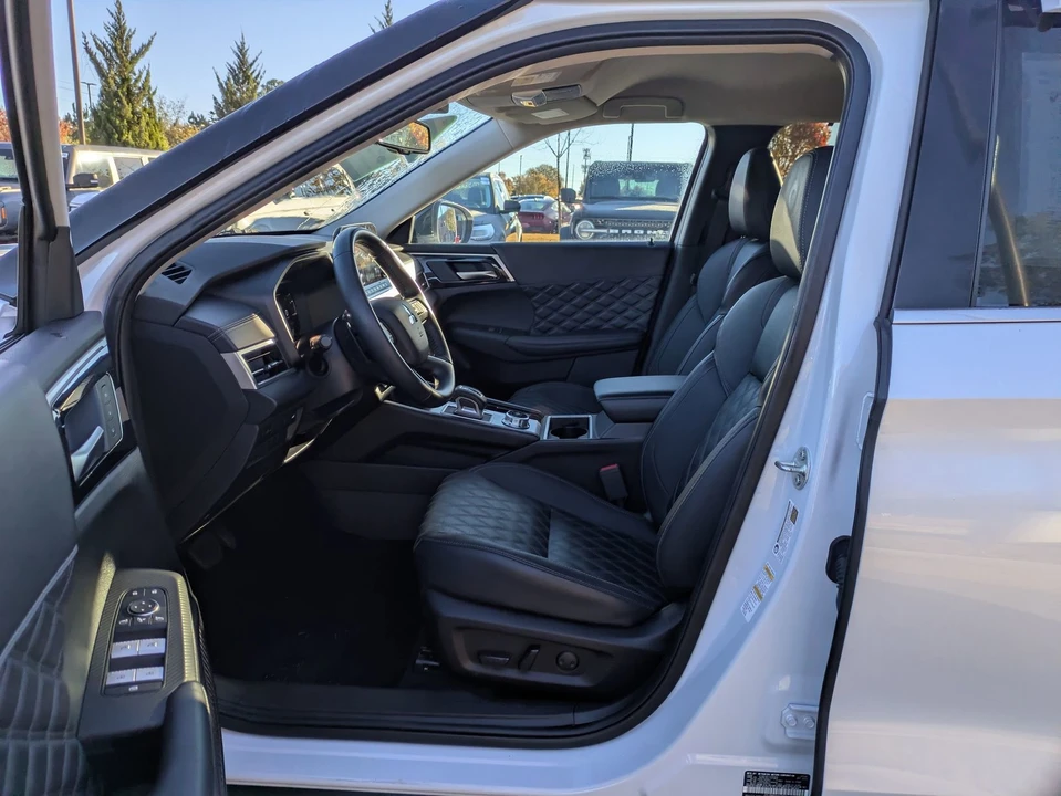 2024 Mitsubishi Outlander - Image 12 of 12