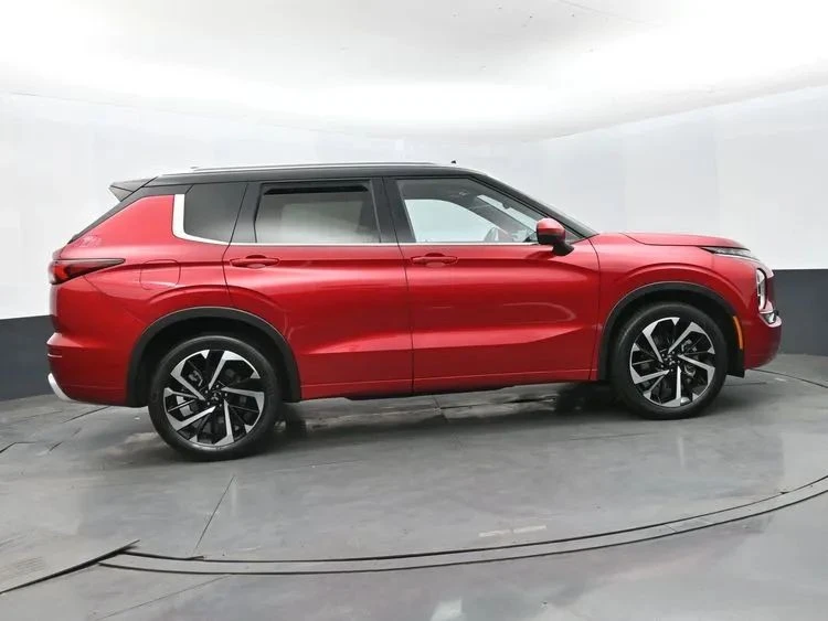 2024 Mitsubishi Outlander - Image 4 of 12