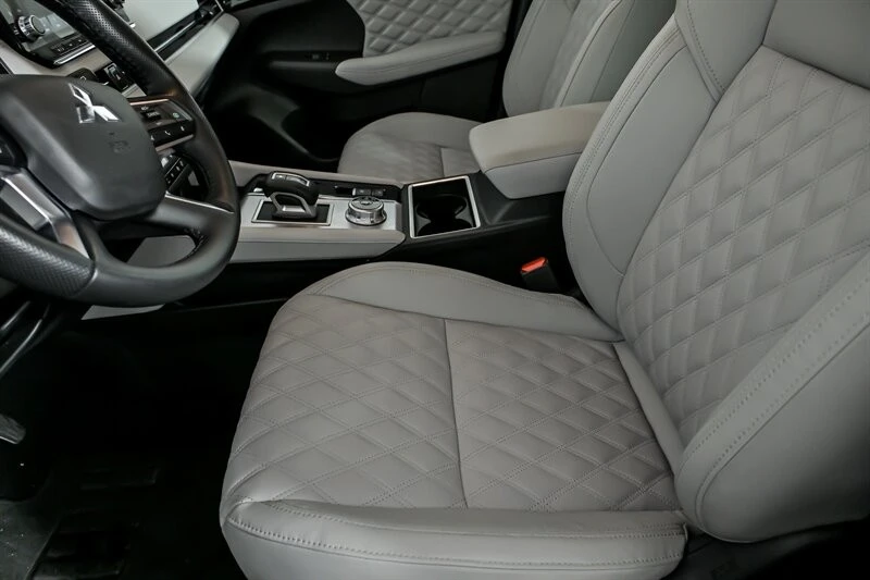 2024 Mitsubishi Outlander - Image 20 of 21