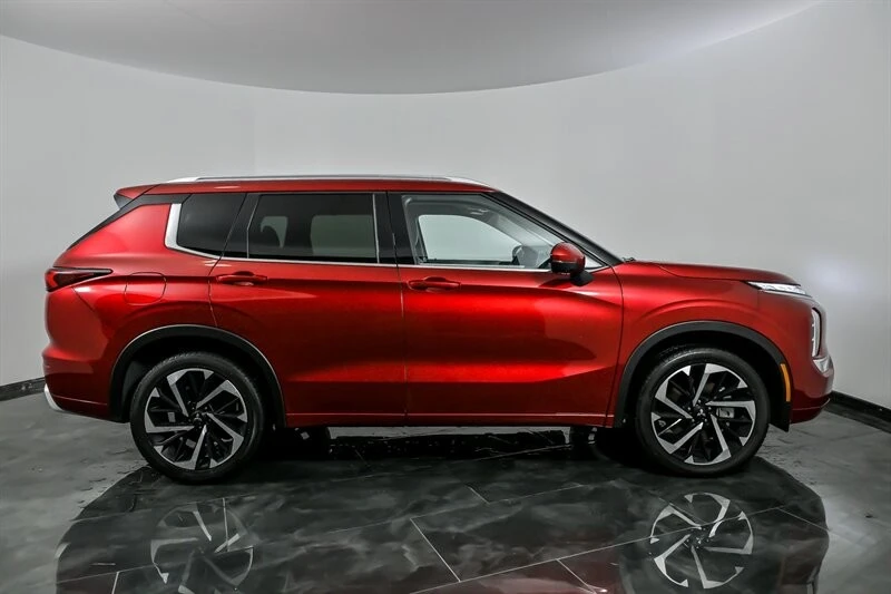 2024 Mitsubishi Outlander - Image 13 of 21