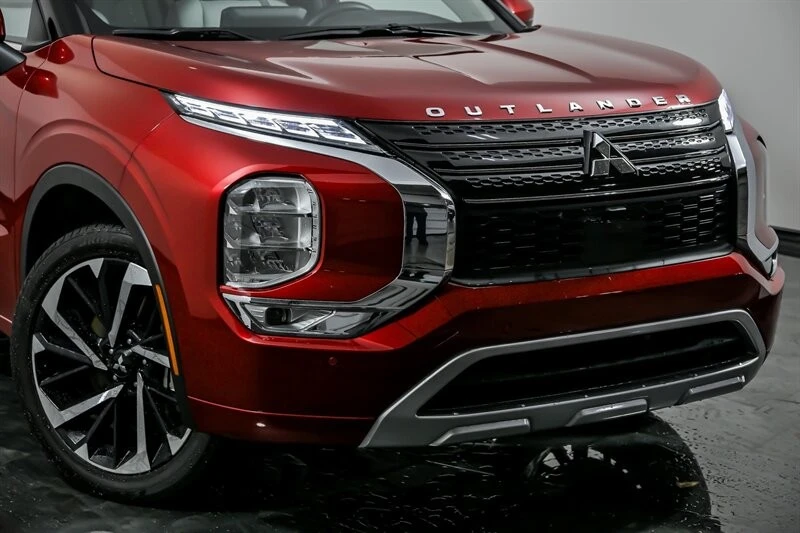 2024 Mitsubishi Outlander - Image 2 of 21