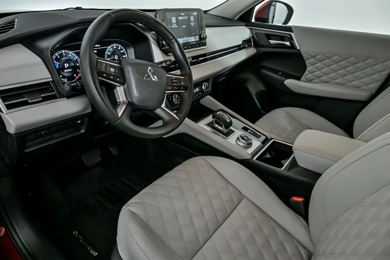 2024 Mitsubishi Outlander - Image 19 of 21