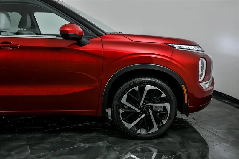 2024 Mitsubishi Outlander - Image 14 of 21