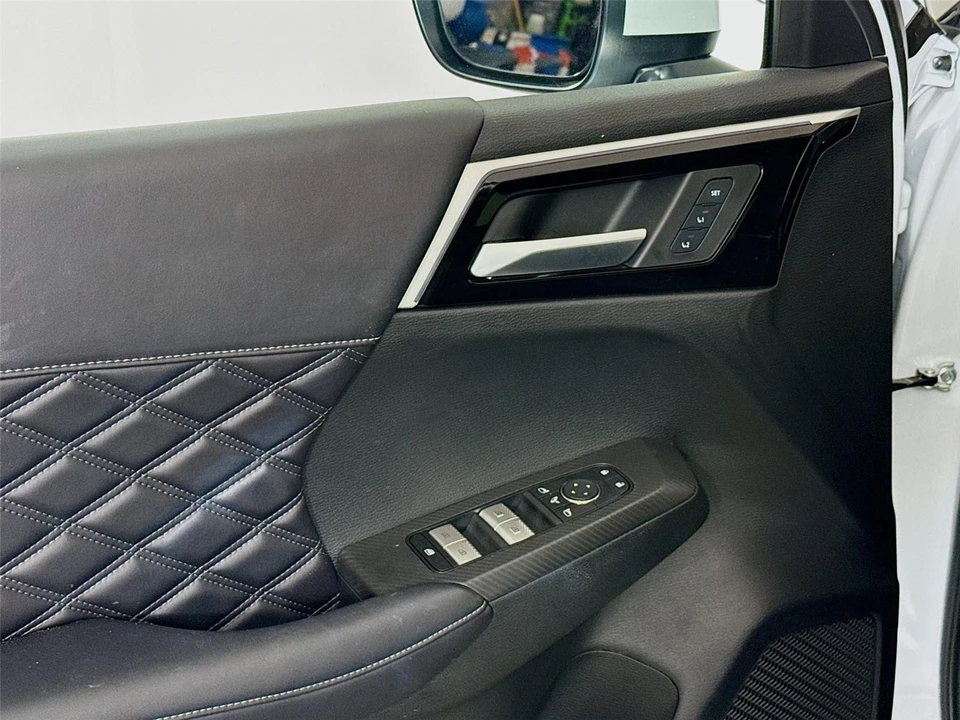 2024 Mitsubishi Outlander - Image 13 of 16