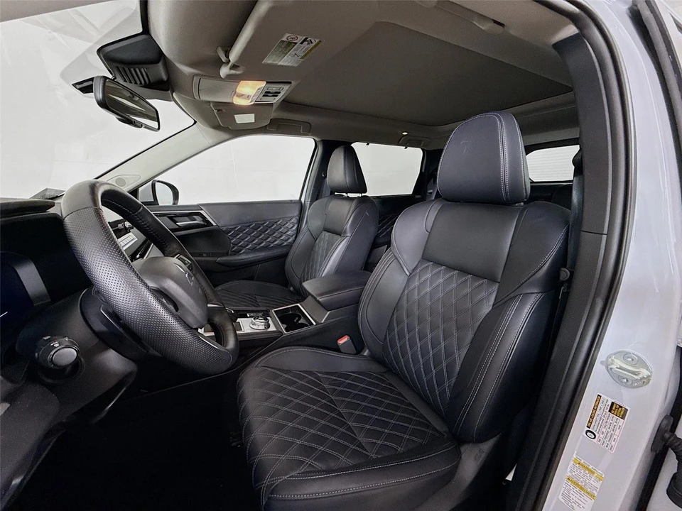 2024 Mitsubishi Outlander - Image 14 of 16