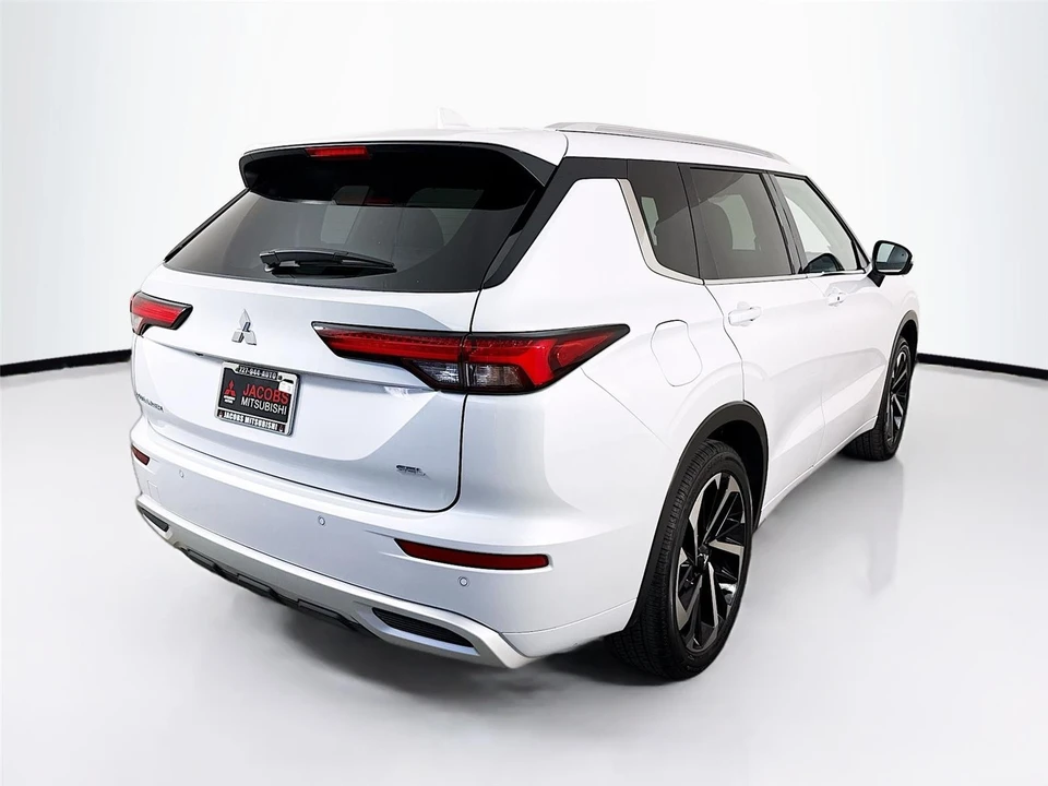2024 Mitsubishi Outlander - Image 7 of 16