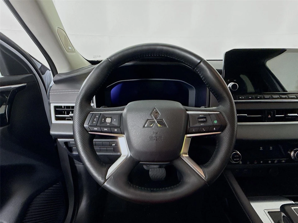 2024 Mitsubishi Outlander - Image 10 of 16