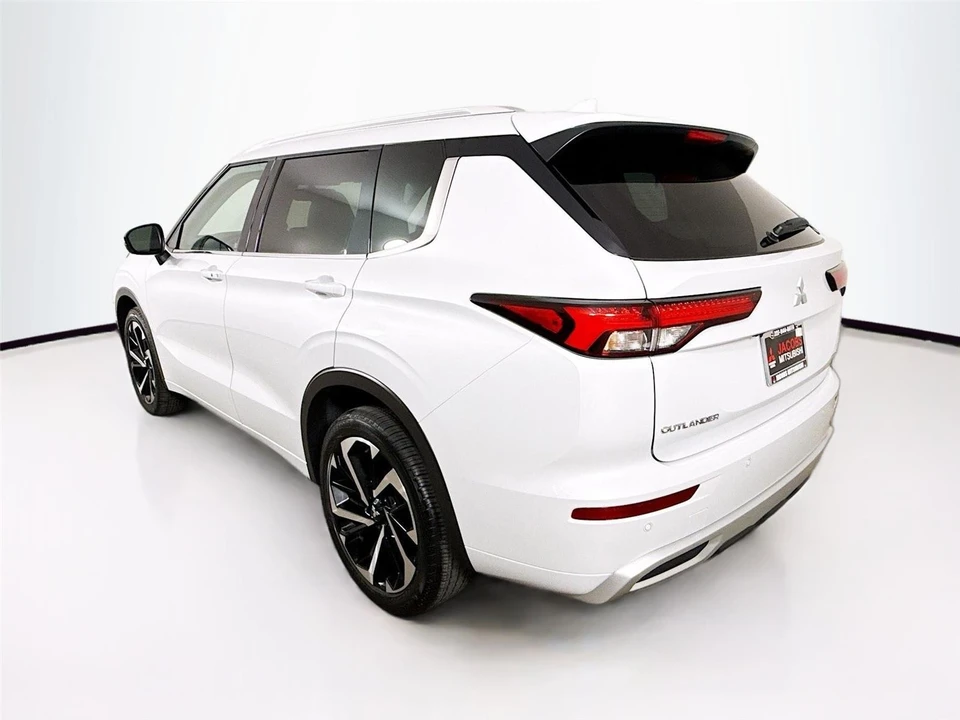 2024 Mitsubishi Outlander - Image 5 of 16
