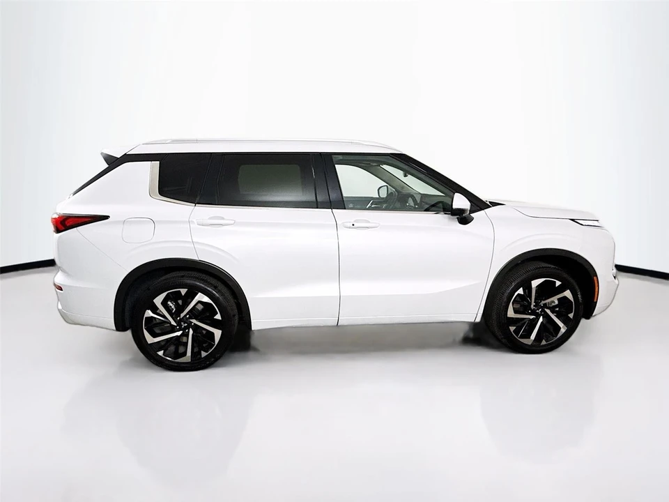 2024 Mitsubishi Outlander - Image 8 of 16