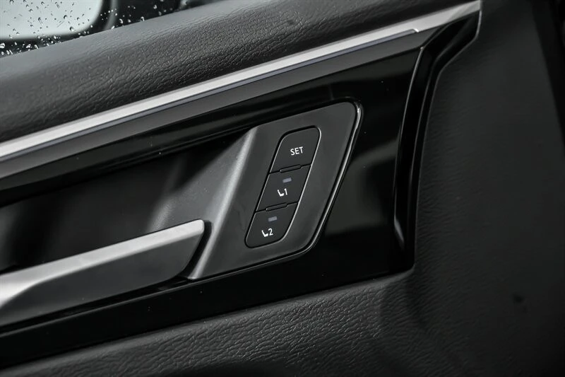 2024 Mitsubishi Outlander - Image 18 of 21