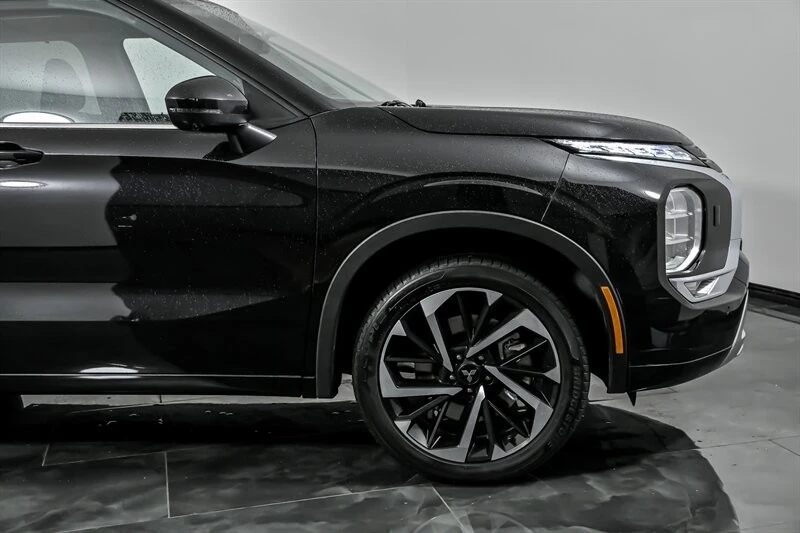 2024 Mitsubishi Outlander - Image 14 of 21