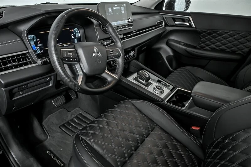 2024 Mitsubishi Outlander - Image 19 of 21