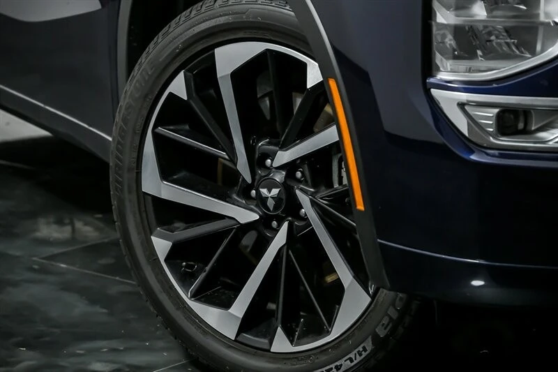 2024 Mitsubishi Outlander - Image 3 of 12