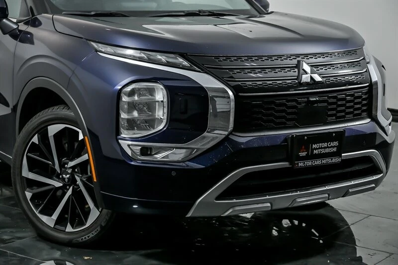 2024 Mitsubishi Outlander - Image 2 of 12