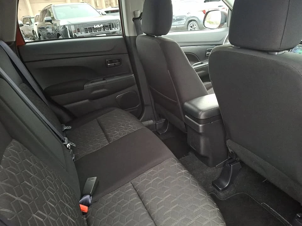 2024 Mitsubishi Outlander - Image 15 of 20