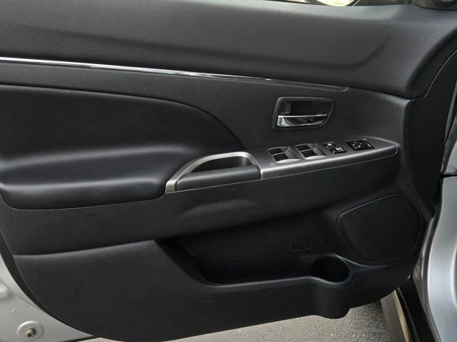 2024 Mitsubishi Outlander - Image 9 of 21