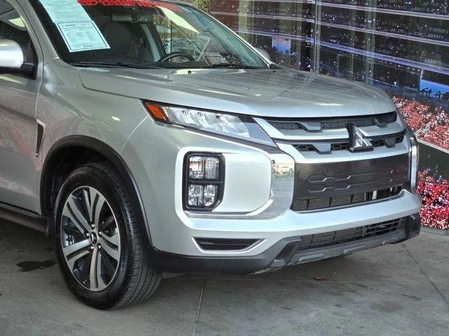 2024 Mitsubishi Outlander - Image 2 of 21