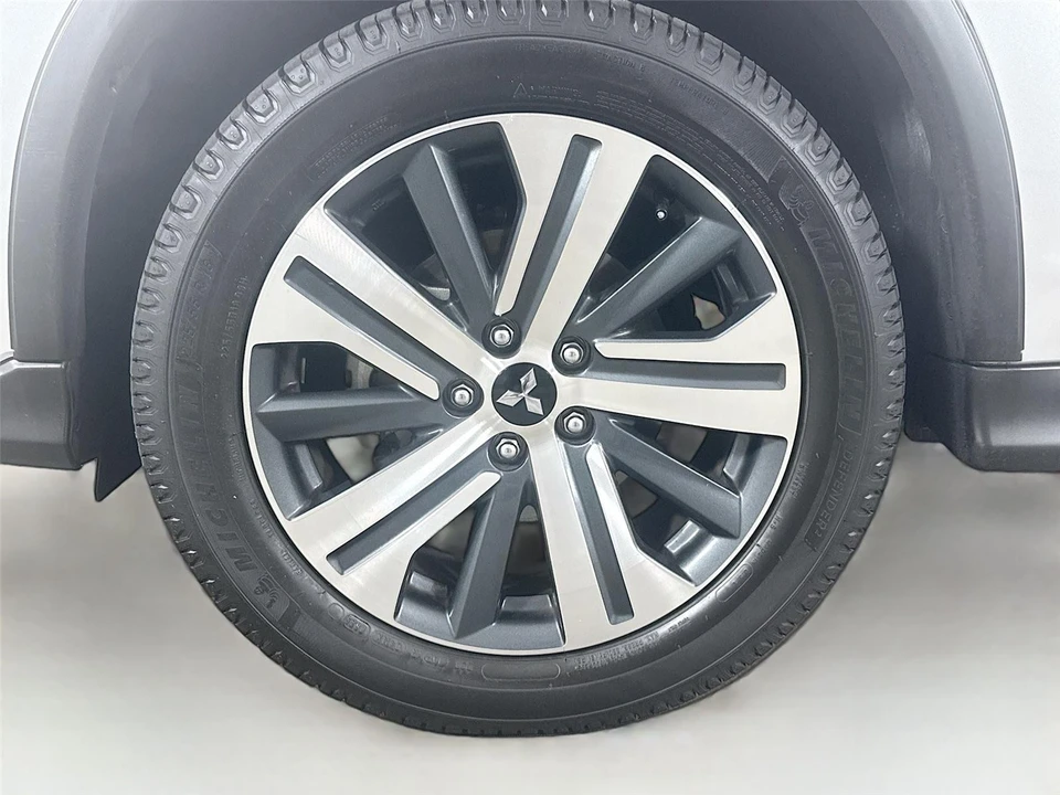 2024 Mitsubishi Outlander - Image 13 of 19